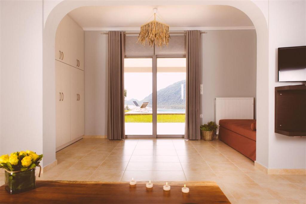 Villa Armonia Lago di Vouliagmeni Esterno foto